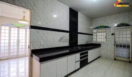 Casa à venda, 2 quartos, 2 vagas, São Roque - Divinópolis/MG