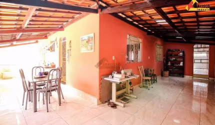 Casa à venda, 3 quartos, 1 suíte, 4 vagas, Nações - Divinópolis/MG