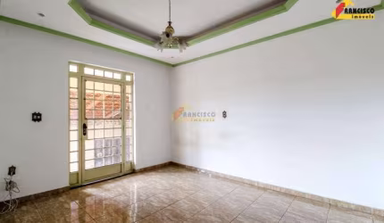 Casa à venda, 3 quartos, 1 suíte, 2 vagas, Interlagos - Divinópolis/MG