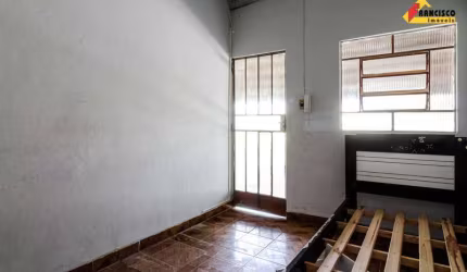 Casa à venda, 2 quartos, 4 vagas, Belvedere - Divinópolis/MG