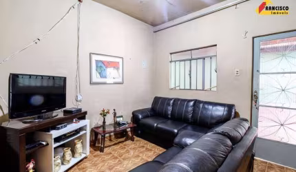 Casa à venda, 2 quartos, 2 vagas, Bom Pastor - Divinópolis/MG