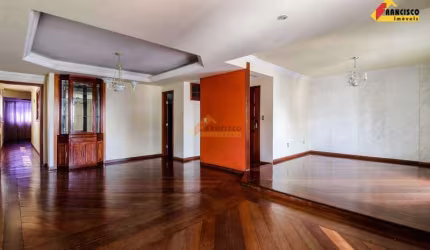 Apartamento à venda, 4 quartos, 2 suítes, 2 vagas, Centro - Divinópolis/MG
