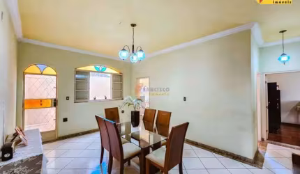 Casa à venda, 5 quartos, 1 suíte, 2 vagas, Sidil - Divinópolis/MG