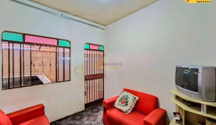 Casa à venda, 3 quartos, 1 suíte, 2 vagas, Sagrada Família - Divinópolis/MG