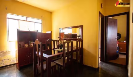 Casa à venda, 2 quartos, 1 vaga, Ipiranga - Divinópolis/MG