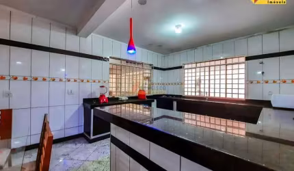 Casa à venda, 1 quarto, 1 suíte, 4 vagas, Davanuze - Divinópolis/MG