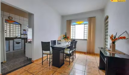 Casa à venda, 3 quartos, 2 vagas, Manoel Valinhas - Divinópolis/MG