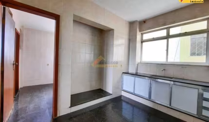 Apartamento à venda, 3 quartos, 1 suíte, 1 vaga, Centro - Divinópolis/MG