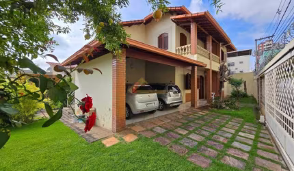 Casa à venda, 4 quartos, 1 suíte, 4 vagas, Centro - Divinópolis/MG