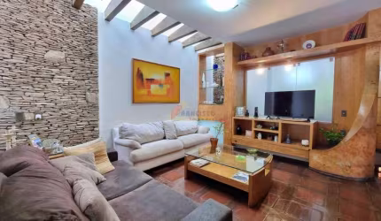 Casa à venda, 5 quartos, 2 suítes, 2 vagas, Centro - Divinópolis/MG