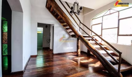 Casa Comercial à venda, 7 quartos, 2 suítes, 1 vaga, Niterói - Divinópolis/MG