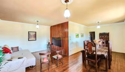 Casa à venda, 5 quartos, 1 suíte, 10 vagas, Interlagos - Divinópolis/MG