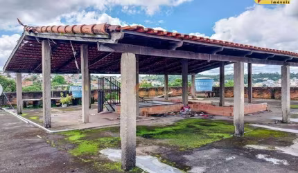 Prédio à venda, 9 quartos, 3 vagas, Dona Rosa - Divinópolis/MG
