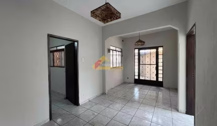 Casa localizada no bairro Interlagos