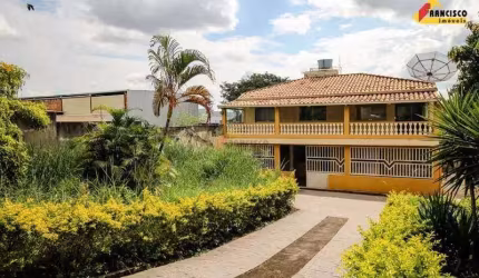 Casa à venda, 4 quartos, 1 suíte, 4 vagas, Jardim Brasília - Divinópolis/MG
