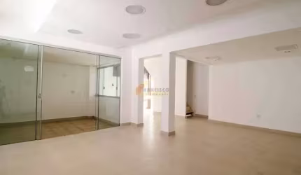 Casa Comercial à venda, 5 quartos, 2 suítes, 2 vagas, Centro - Divinópolis/MG
