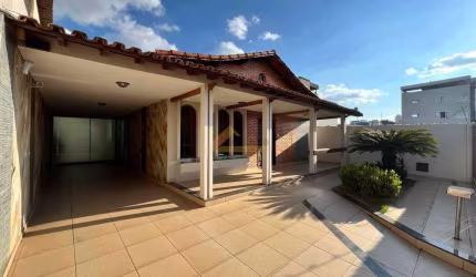 Casa para aluguel, 3 quartos, 1 suíte, 2 vagas, Catalão - Divinópolis/MG