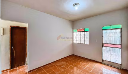 Casa para aluguel, 2 quartos, 4 vagas, Jardim das Acácias - Divinópolis/MG