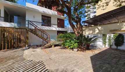 Casa Comercial para aluguel, 4 quartos, 2 suítes, 2 vagas, Centro - Divinópolis/MG