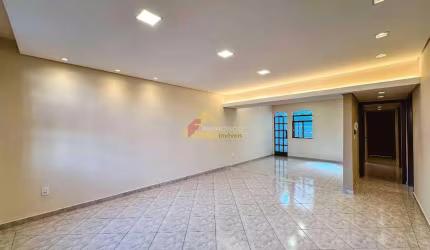 Casa para aluguel, 3 quartos, 1 suíte, 1 vaga, Planalto - Divinópolis/MG