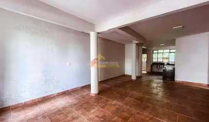 Casa localizada no bairro Sidil
