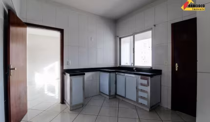 Apartamento para aluguel, 2 quartos, 1 suíte, 1 vaga, Centro - Divinópolis/MG