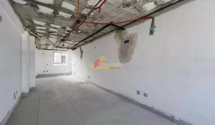 Sala comercial localizada no Centro