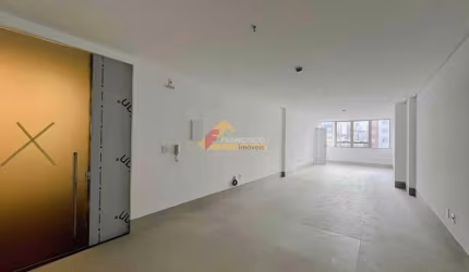 Sala comercial localizada no Centro