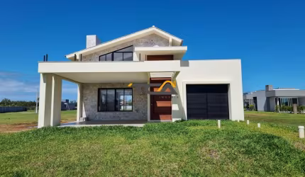 CASA DE 3 SUITES EM CONDOMÍNIO FECHADO