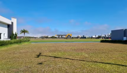 Terreno no reserva das águas fundos lago