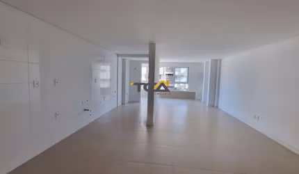 Apartamento com vista para o mar de 2 dormitórios, um sendo suíte.