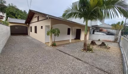 Casa para Venda em Brusque, Azambuja, 3 dormitórios, 1 suíte, 2 banheiros, 2 vagas