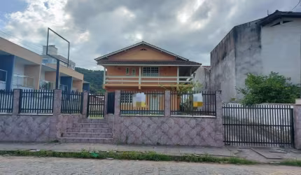 Casa para Venda em Brusque, Guarani, 4 dormitórios, 2 suítes, 2 banheiros, 3 vagas