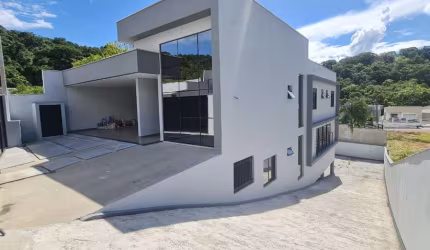 Casa para Locação em Brusque, SOUZA CRUZ, 3 dormitórios, 3 suítes, 4 banheiros, 2 vagas
