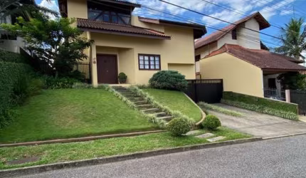 Casa para Venda em Brusque, CENTRO, 4 dormitórios, 2 suítes, 4 banheiros, 5 vagas