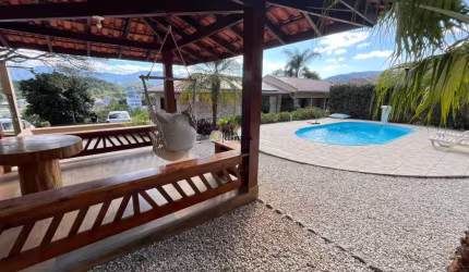 Casa para Venda em Guabiruba, CENTRO, 4 dormitórios, 2 suítes, 3 banheiros, 2 vagas