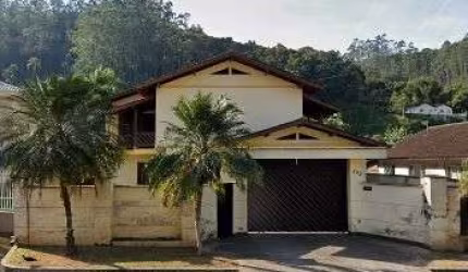Casa para Locação em Brusque, SÃO PEDRO, 5 dormitórios, 2 suítes, 4 banheiros, 2 vagas