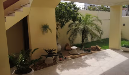 Vendo espaçosa casa em bairro Capim Macio