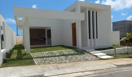Vendo excelente casa no Cond. Novo Leblon