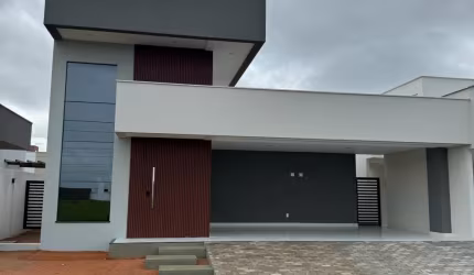 Casa no Condomínio Ecoville 2 com Energia Solar