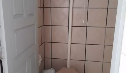 Vendo espaçosa casa com 4 quartos em bairro Lagoa Nova