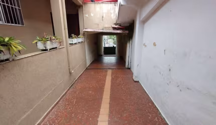 Excelente oportunidade, casa  2 dormitórios- 6 vagas de garagem