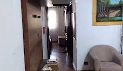 Casa térrea com 3 dormitórios e 3 vagas cobertas - Vila Ema