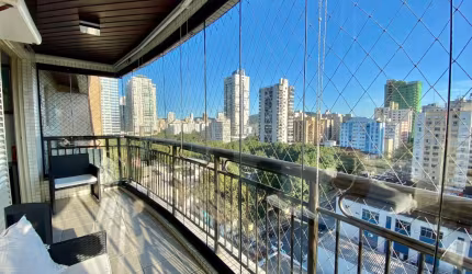 Luxuoso apartamento à venda, localizado no coração do bairro Aparecida, em Santos.