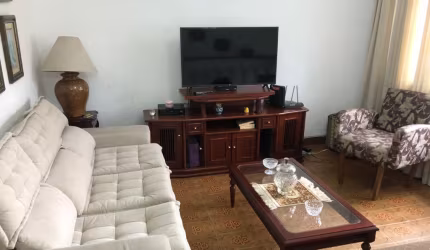 Oportunidade Imperdível em Santos! 2 Casas em um Só Terreno!