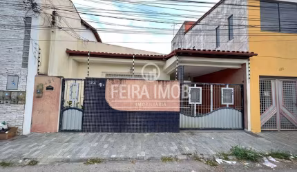 Casa próximo Av. Maria Quitéria e ao centro da cidade de Feira de Santana