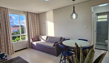 Quarto e Sala Porteira Fechada com Vista Deslumbrante para o Porto da Barra — 42m²