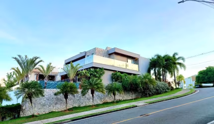Casa de Luxo à Venda no Alphaville II Salvador | 5 Suítes | Porteira Fechada | Jardim 360°