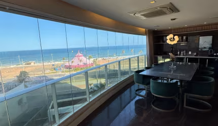 Espetacular 4 Suítes Frente Mar no Hemisphere 360° – 200m², Porteira Fechada, 4 Vagas!