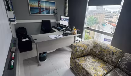 Sala comercial mobiliada e climatizada no Alto do Parque – Itaigara, com 2 vagas!